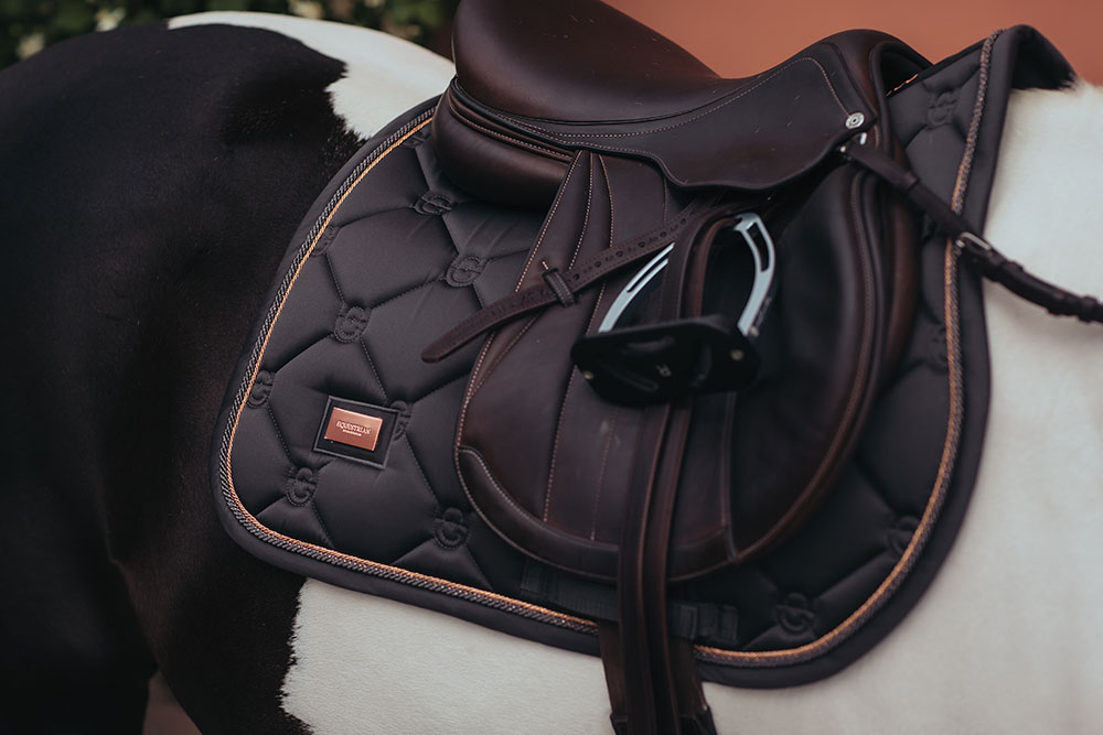 jump-saddle-pad-dark-sky-equestrian-stockholm-1 Equestrian Stockholm Spring Schabracke Dark Sky