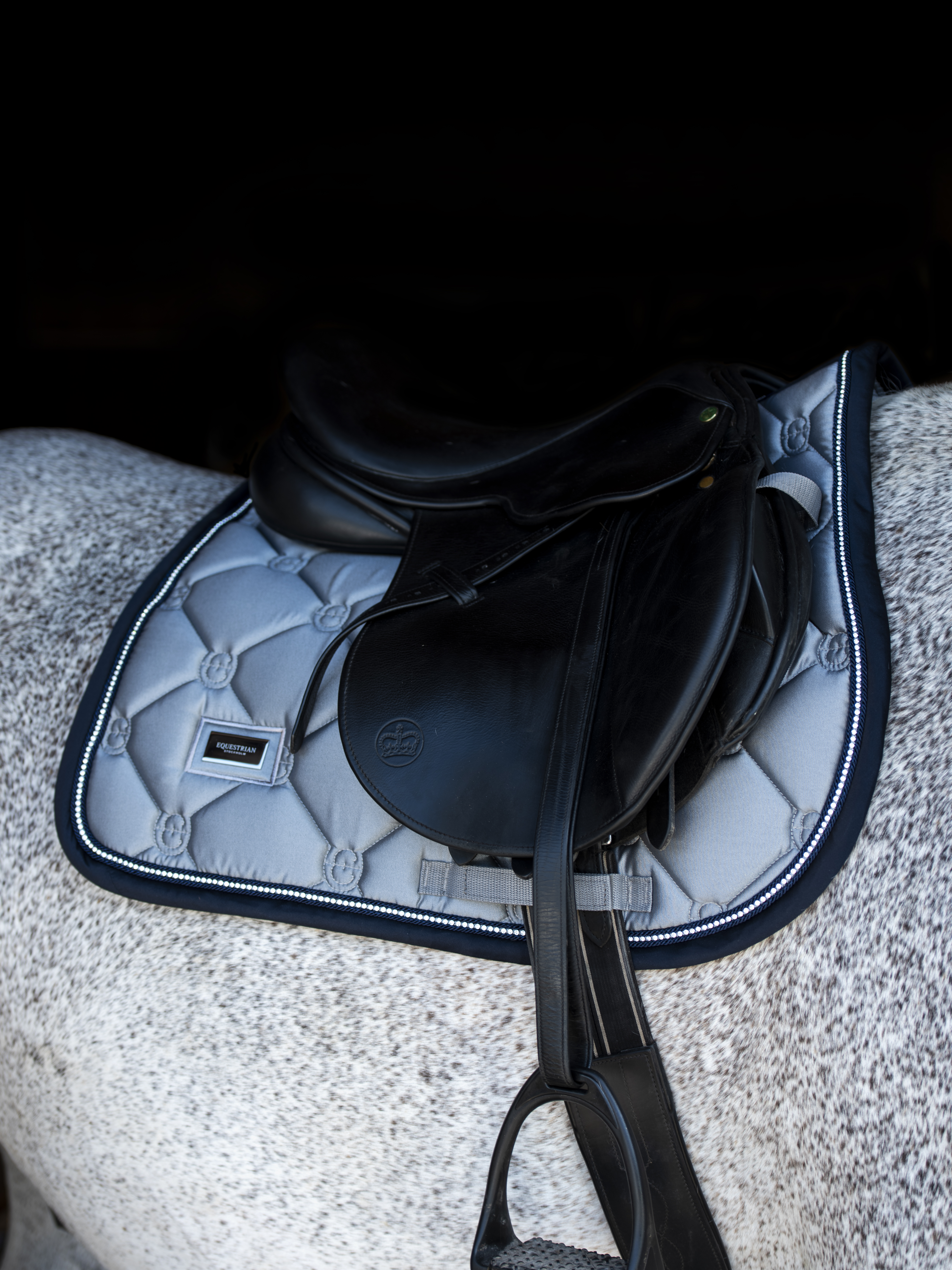 Grey-blue-saddlepad Equestrian Stockholm Spring Schabracke Crystal Grey