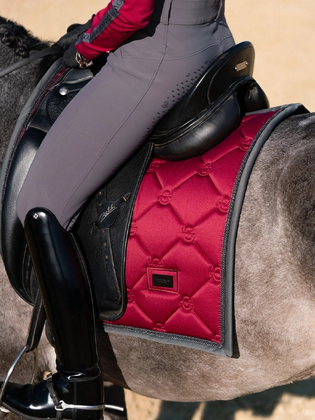 1-wildrose_dag3-3 Equestrian Stockholm Dressur Schabracke Wild Rose