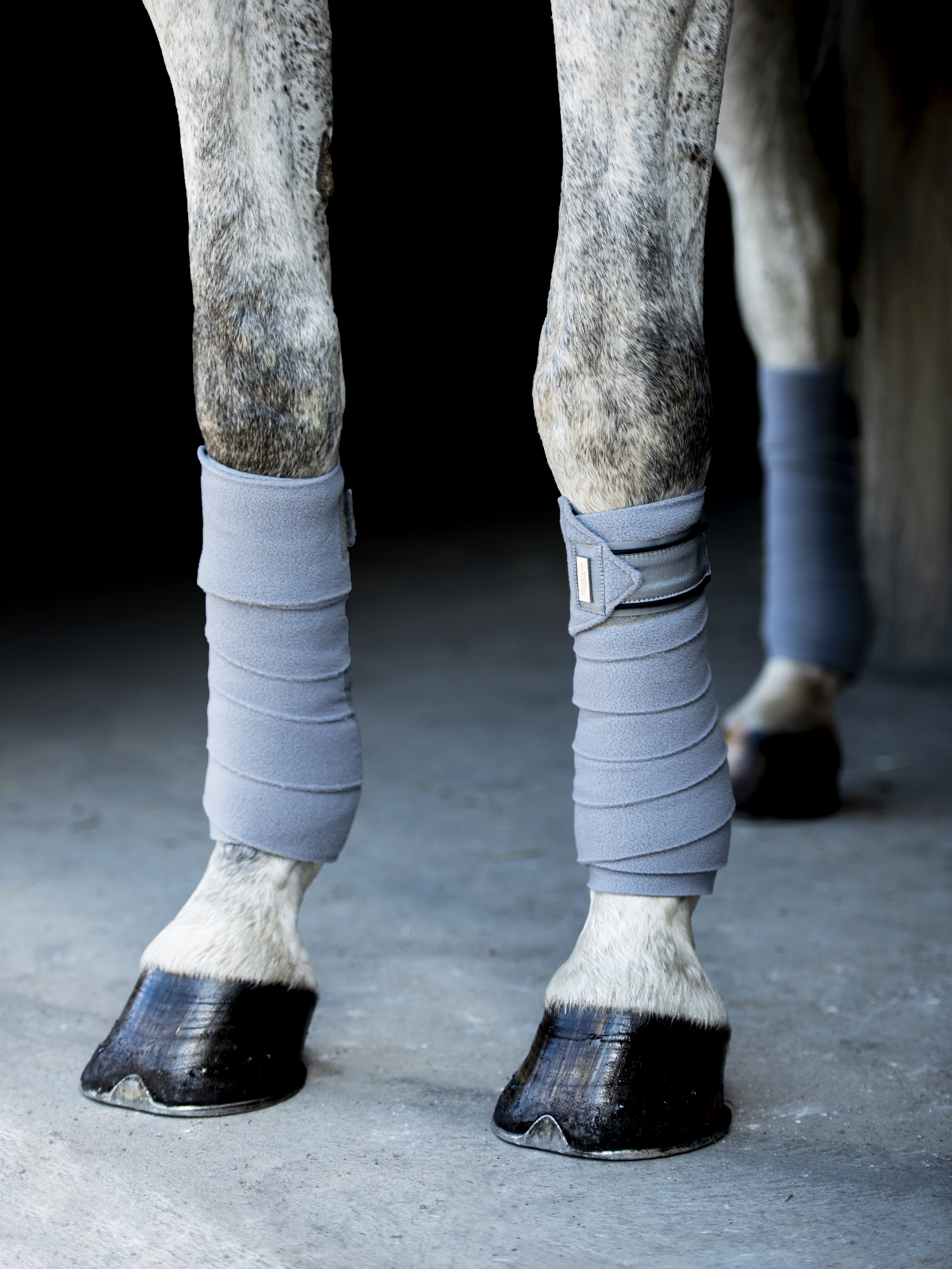 Grey-blue-bandages Equestrian Stockholm Fleece Bandagen Crystal Grey